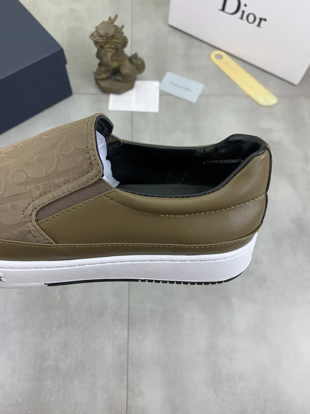 Men's Men's Shoes💰P400💰[New Style]🆘[Dior] 2025 Dior Original Lace-up Low-top Men's Shoes Classic casual shoes 🔥This model is the official flagship model with high quality and made by famous original designers. It is made of high-quality cowhide with original materials➕Comfortable and breathable mesh lining➕Pigskin insole. The perfect last shape and generous and fashionable design have attracted many consumers. Suitable for drivers to drive🚗. What you want is the highest quality in the market. Color: 4️⃣Color code number: 38--44 (45 customized)